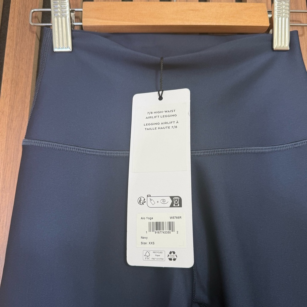 Alo Navy Airlift Leggings NWT - Picture 5 of 8